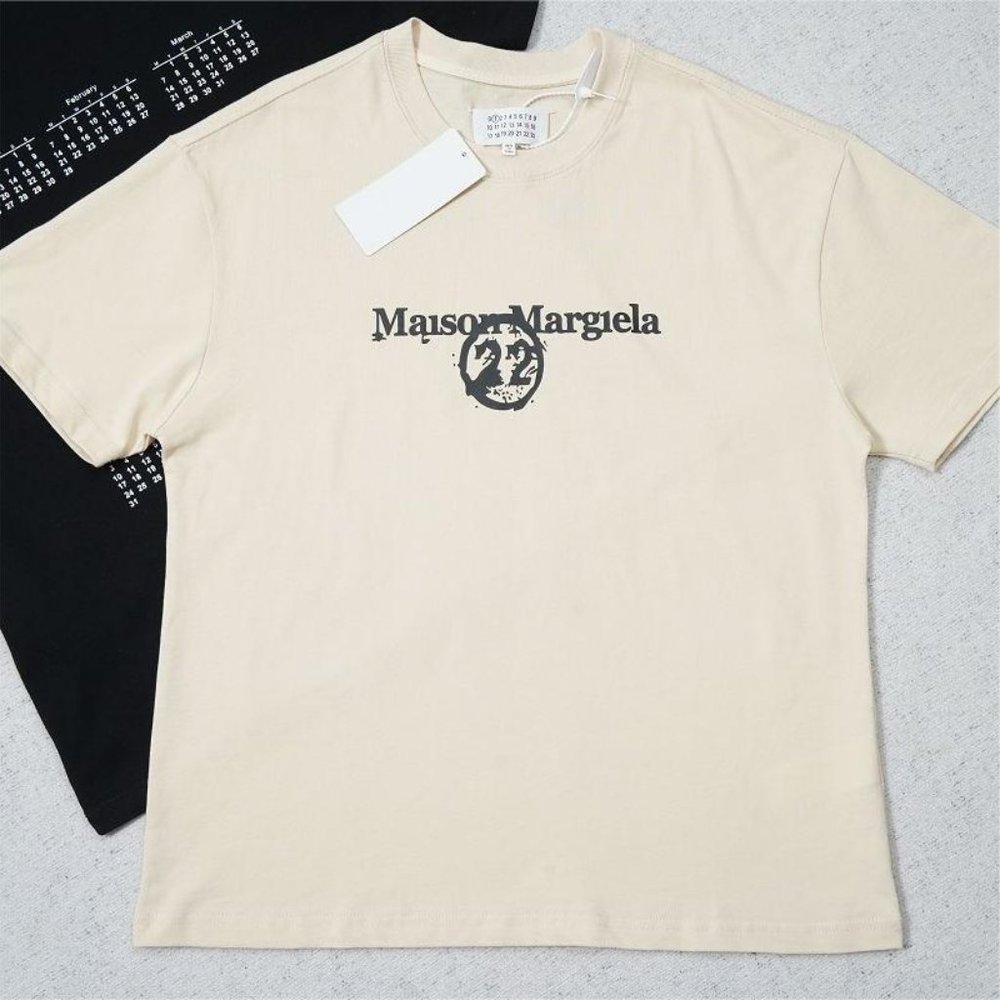 Maison Margiela Size 22 Printed T-Shirt Short Sleeve Beige